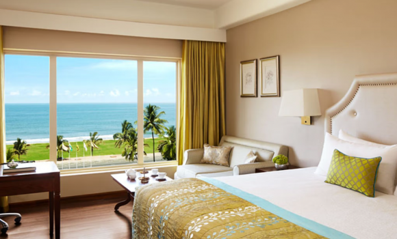 Deluxe Room Ocean Facing Queen Bed