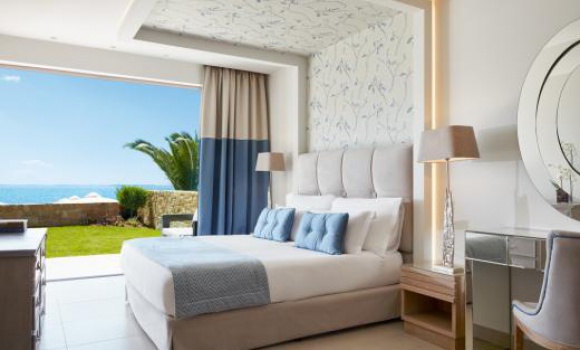 Deluxe 2 bedroom suite beachfront