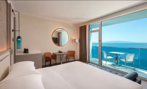 King Guest Room with Balcony and Sea View