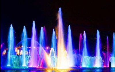 Вечірні круїзи та чарівне шоу танцювальних фонтанів у Протарасі