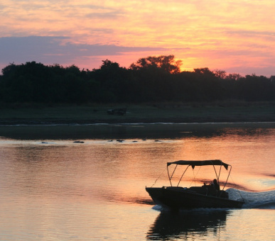 Фото Luangwa River Lodge (Замбия, Национальный парк Южная Луангва) 4