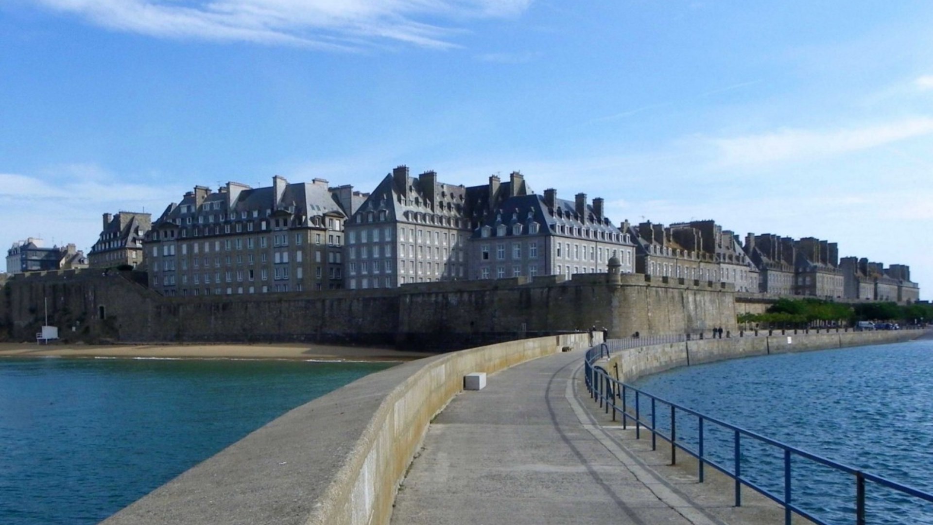 Г мало. Saint-malo город во Франции. Сен мало Бретань. Сент мало Франция. Сен моло Франция.