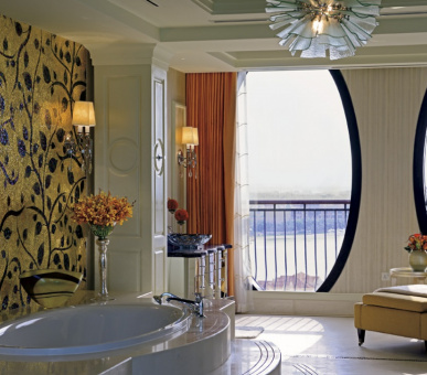 Фото The Ritz Carlton Abu Dhabi Grand Canal (ОАЭ, Абу-Даби) 8