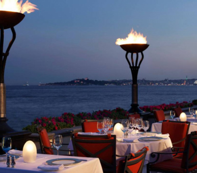 Фото Four Seasons Hotel Istanbul at Bosphorus 9