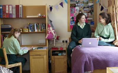 Почему не рекомендуется жить в принимающей семье