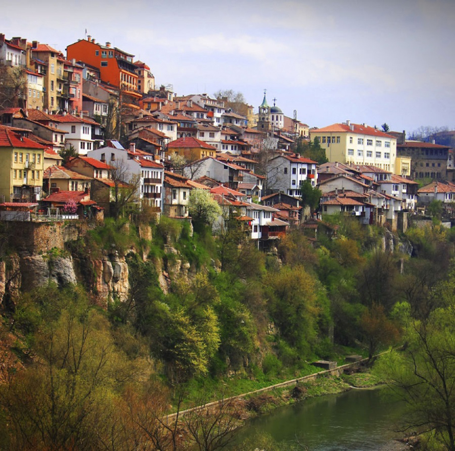 Самые фантастические города, построенные на скалах